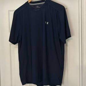 Men’s medium under armour shirt